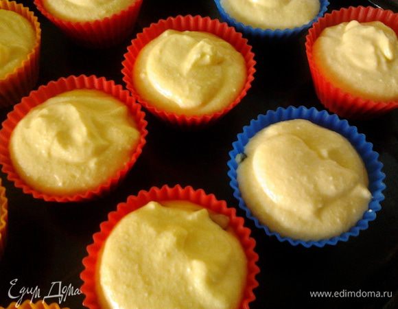 теперь сверху вылаживаем крем