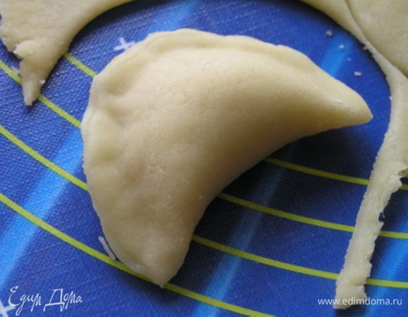 защипить края,