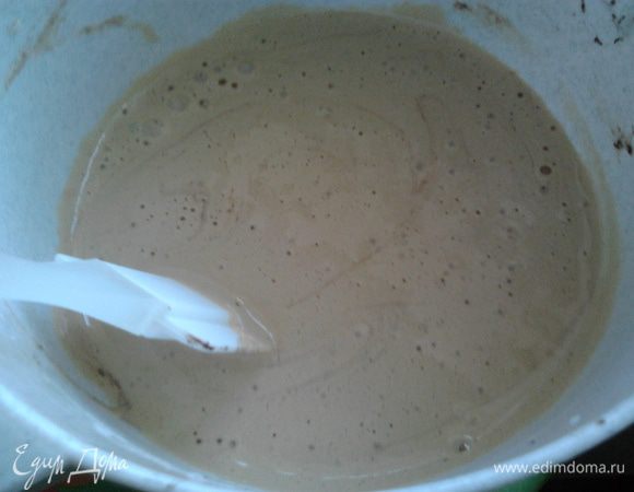 добавить яйца и белки, все хорошо перемешать