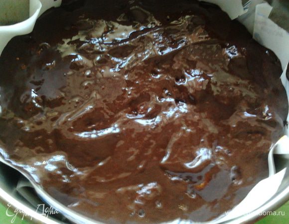 теперь выливаем тесто на творожные шарики