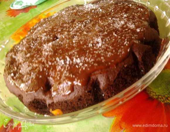 в предварительно разогретую духовку до 180С ставим нашего долматинца и выпекаем около 40 минут.Сверху выливаем растопленный шоколад и посыпаем кокосовой стружкой