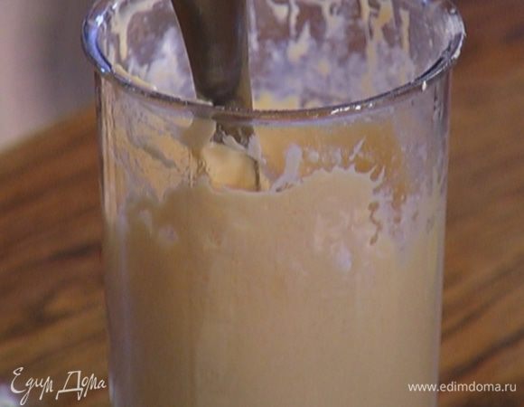 Ввести муку и ложкой вымешать все до однородного состояния.