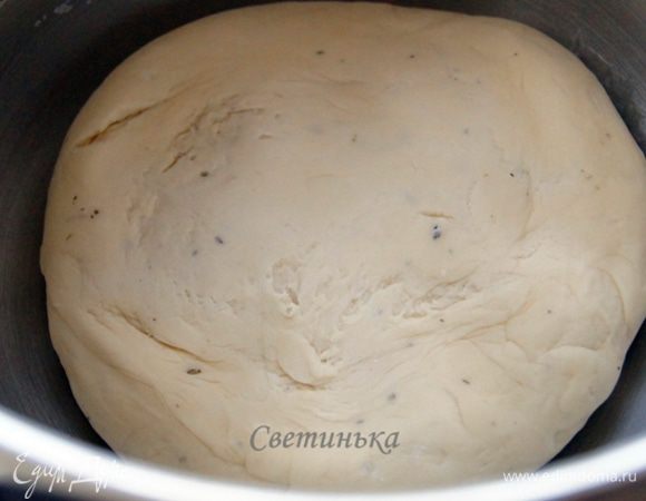 Затяните его пленкой и в теплое место для "поднятия боевого духа", минут на 40-45. Должно подрасти в 2 раза.