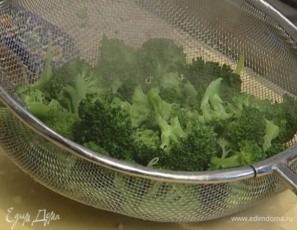 Слить капустный отвар в отдельную посуду.