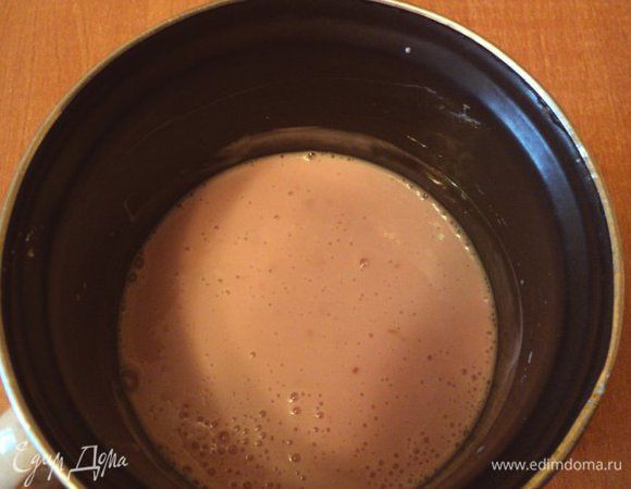 Желатин   залить 100гр йогурта, дать набухнуть и распустить на небольшом огне до его растворения. Смешать с остальным йогуртом ( я брала йогурт с вишней и клубникой).