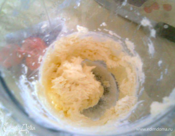 Сливочное масло растереть с сахаром(50 гр.).