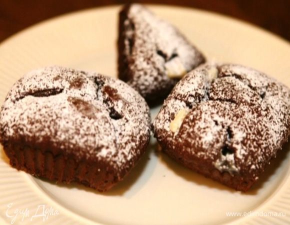 Выпекать маффины в разогретой духовке 15–20 минут.