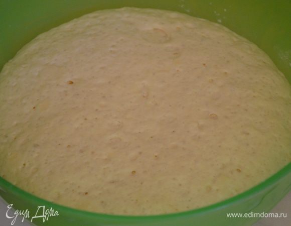 Убрать в миску и оставить на 1 час в теплом месте. Через час оно увеличится в 2 раза. 