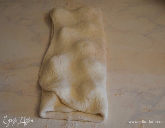 ...и также накрываем центральную часть правой часть...получается как бы 3 слоя!