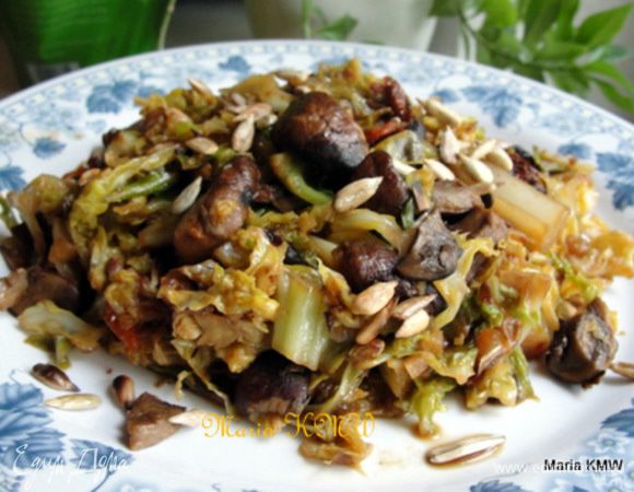 Выложить на тарелку, присыпать семечками.
Приятного аппетита!