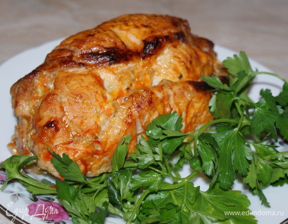 Подавать с зеленью и любым гарниром. Можно подавать на стол и как самостоятельное блюдо.