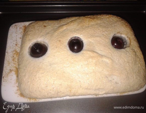 достать кекс из духовки и дать немного остыть