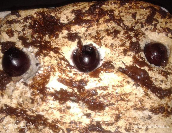 смазать верх шоколадом,используя кисточку