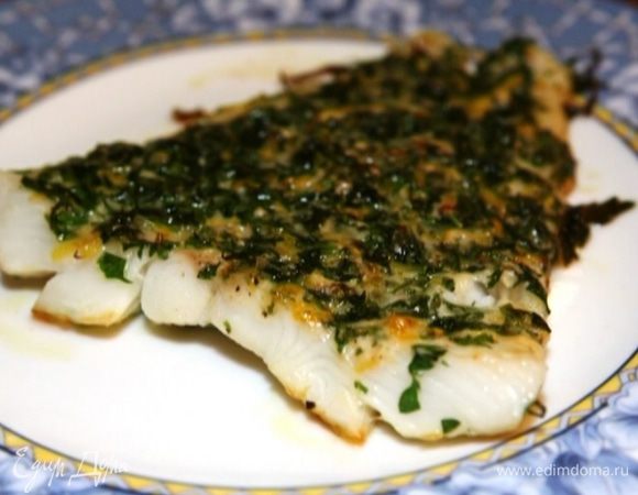 Готовую рыбу сбрызнуть лимонным соком.