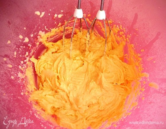 и охлажденное сливочное масло... Всё хорошо перемешать.