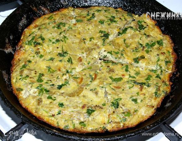 Затем снять крышку и довести до готовности в разогретой до 190С духовке в течение 5-7 минут. Готовый омлет разрезать на 6 секторов.