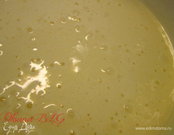 Бисквит. Яйца взбить с 1/2 ст. сахара, в воздушную пену.
