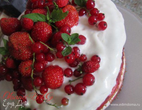 Украсить ягодами и мятой.