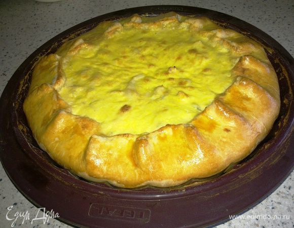 Ставим пирог в предварительно разогретую до 180 градусов духовку на 40-45 минут. Запах по квартире обалденный!!!))) Когда он немного остынет наливаете в кружечку сладкого чая...отрезаете кусочек...и приятного аппетита!!!