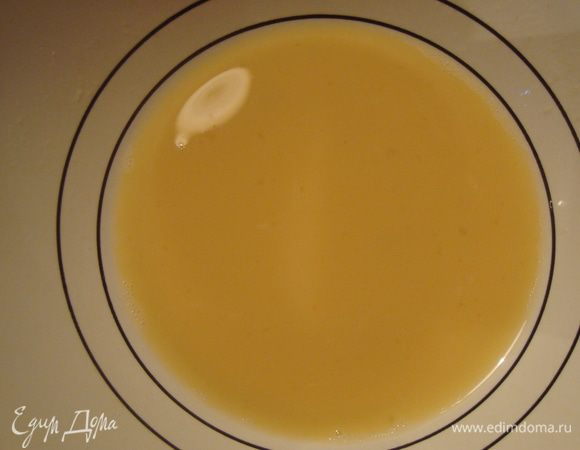 взбиваем чуть-чуть яйца