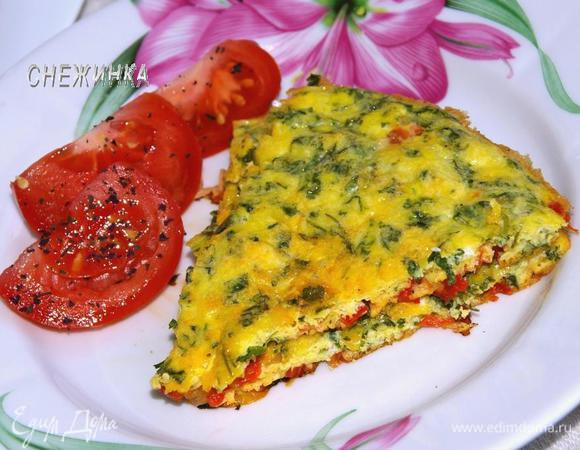 Готовый омлет нарежьте на порции и подавайте с дольками помидора, посыпанными сухим майораном и базиликом. Buon appetito!
