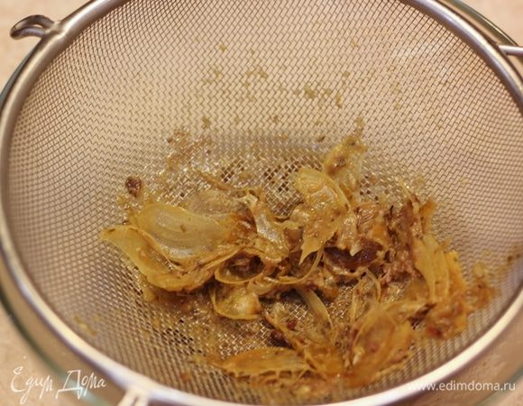 Протрите все через сито. Оставшуюся шелуху выбросьте.