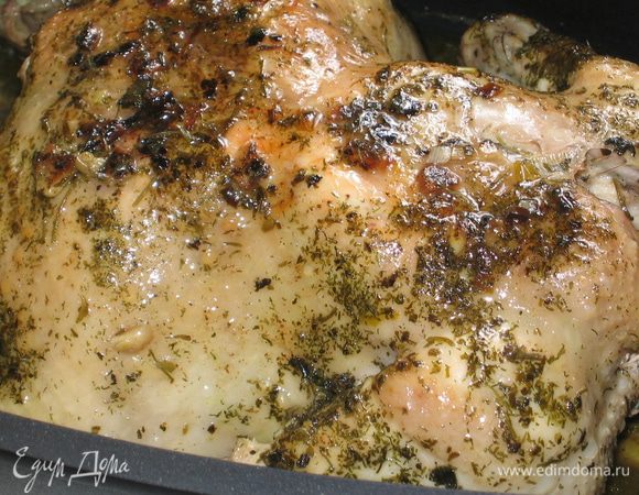 Курица готова...можно запечь ее и посильнее, на Ваш вкус. Подавала я ее с запеченным картофелем под грибами и со сливочно-сырным соусом (http://www.edimdoma.ru/retsepty/40955-zapechennyy-kartofel-s-gribami-v-syrnom-souse). Приятного аппетита