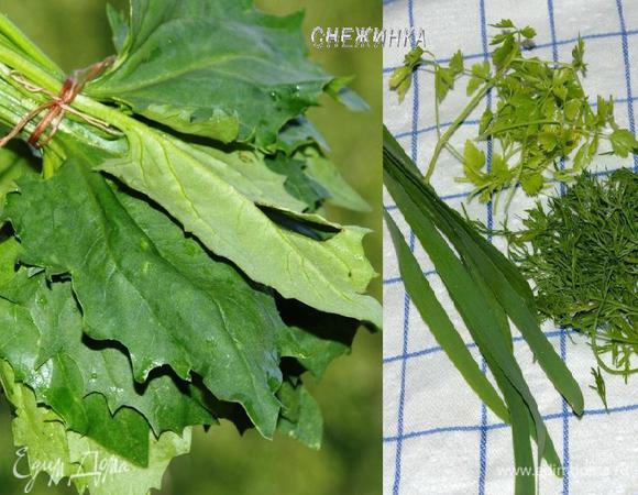 Подготовим шпинат (зелень). Из такого количество шпината и зелени я готовила по 2 порции. Зелень промыть, обсушить на полотенце. Шпинат у меня со своего огорода, поэтому я его также промыла, затем связала обычной ниткой в пучок. 