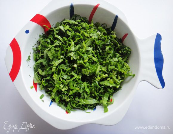 Зелень вымыть, обсушить, измельчить.