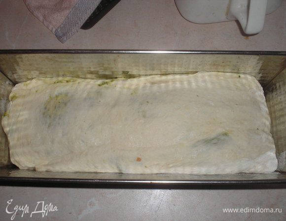 Выкладываем хлеб в форму и оставляем подходить на 30-40 минут.