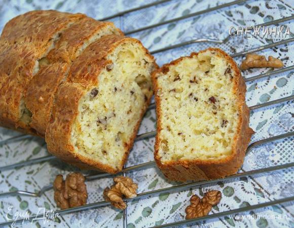 Оставляем на несколько минут в форме. Затем вынимаем, снимаем бумагу и остужаем на решетке.