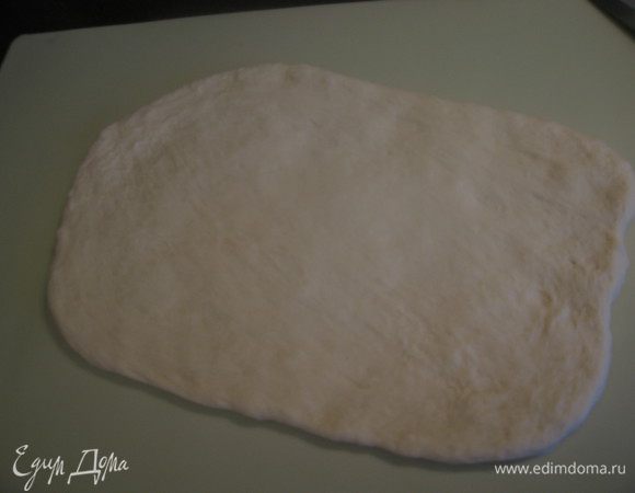 Разделить на 2 части. И каждую часть раскатать в овал-прямоуголник