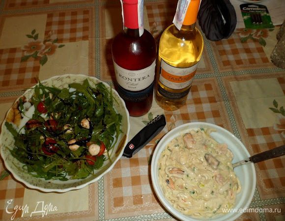 Подавать с белым или розовым вином.
