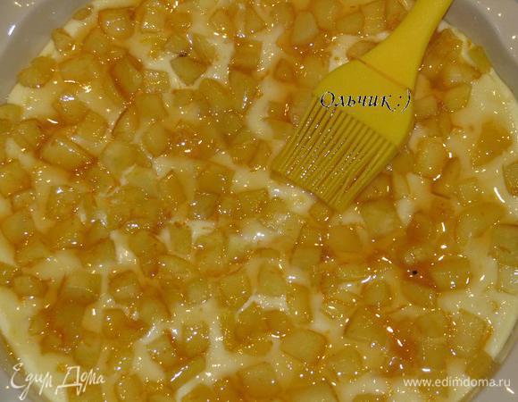 Смазываем верх запеканки абрикосовым вареньем и отправляем в духовку еще на 15 минут.