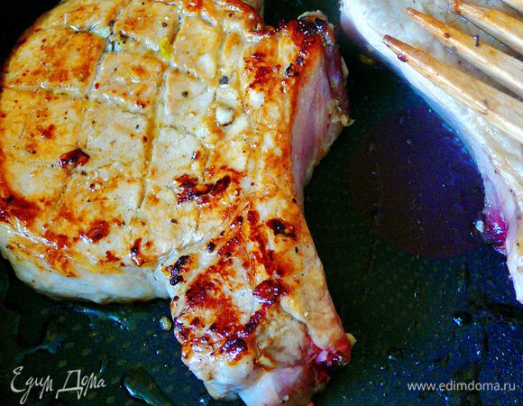 Поджарить с каждой стороны до слегка золотистой корочки,в течении 2-3минут на каждую сторону.