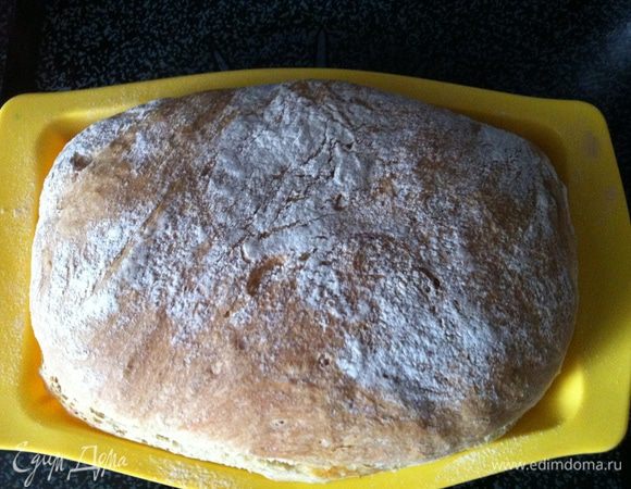 Готовый хлеб поместите на решетку и отставьте в сторону на 30 минут. Если у вас получилось больше хлеба, чем нужно, – смело отправьте его в морозилку.