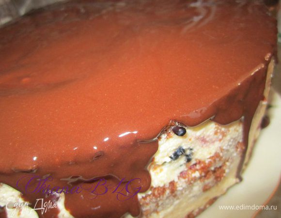 Залить торт.