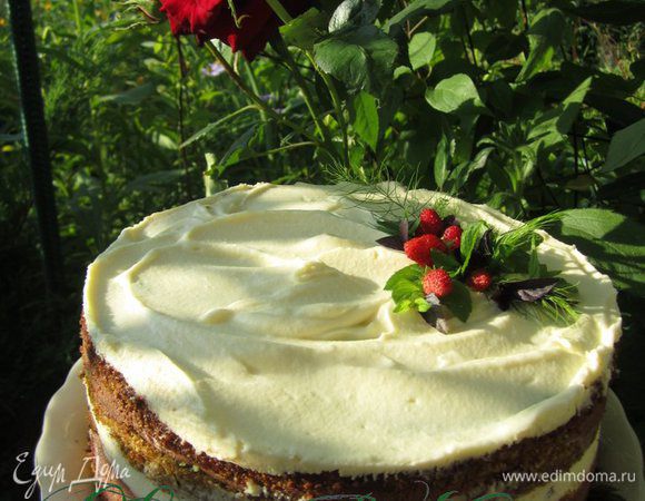 Вот такой, с первого взгляда, обычный торт, может удивить ваших гостей разрезом и вкусом)