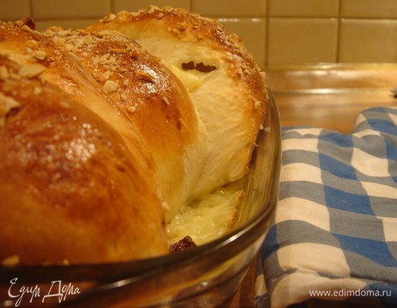 Выпекать при 180*С около 30 минут.Обязательно остудить(крем в рулете очень горячий).Можно заменить ореховую пасту на ягодный джем.Приятного аппетита!