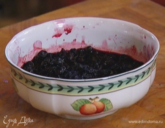 Чернику предварительно разморозить.
