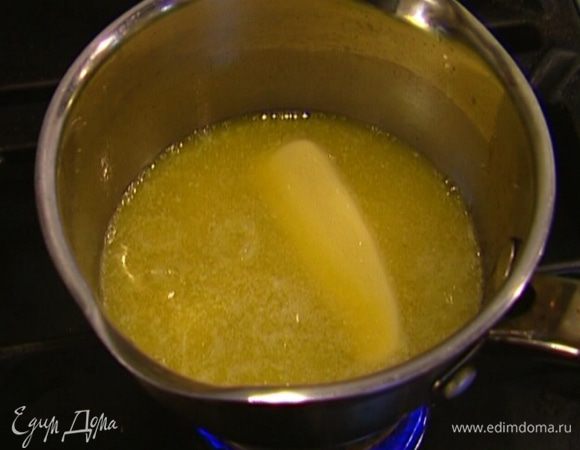 Растопить 100 г сливочного масла.