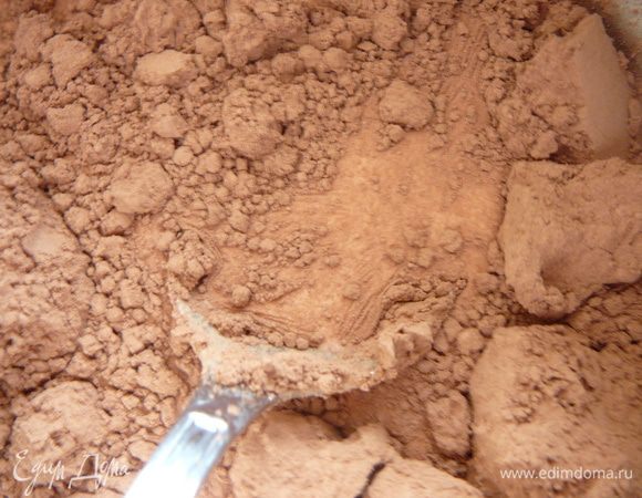 В сотейнике смешать 200мл.сливок 20% с какао.Нагреть на среднем огне,до растворения какао.