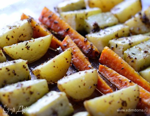 Через 20-25 минут снимаем фольгу и оставляем овощи еще минут на 25. Готовые овощи слегка присыпаем морской солью.