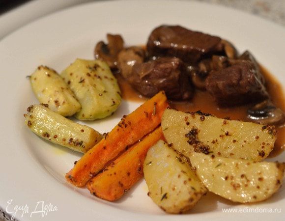 Сервируем с запеченными овощами.