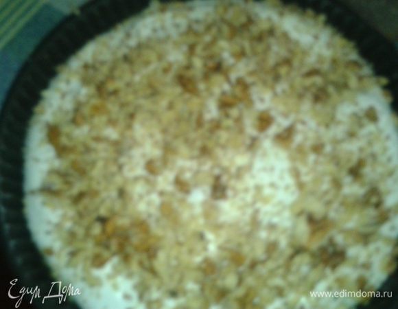 сверху посыпать орехами