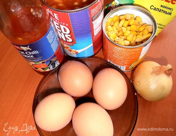 Готовим продукты.Отвариваем яйца.