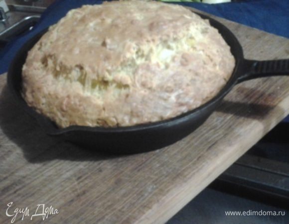 духовку разогреть до 180гр
смазать жаровню маслом, выложить тесто и выпекать 45 минут на среднем уровне духовки