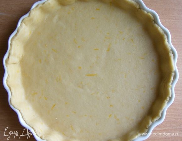 Форму поставить в холодильник на 30 минут или, как обычно делаю я, в морозил.камеру минут на 10.