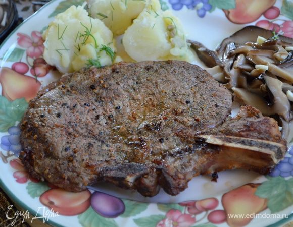 Подаем с гарниром и овощами.