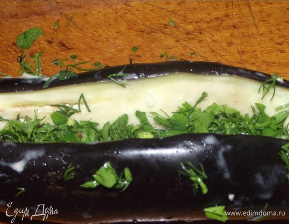 В баклажан натолкала зелень